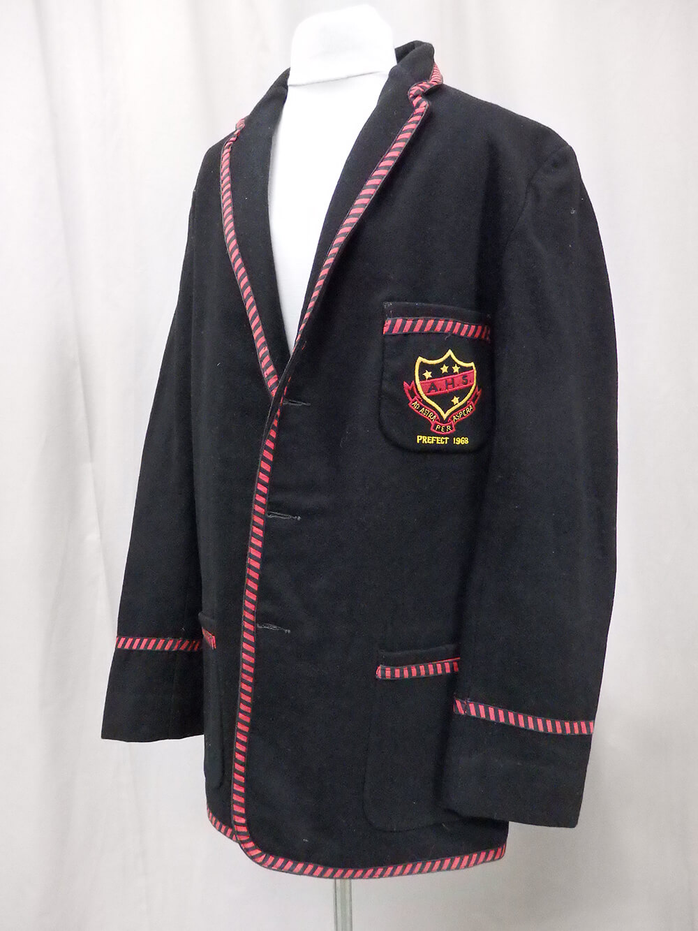 Albury High School prefect's blazer, 1968, ARM 94.009.
